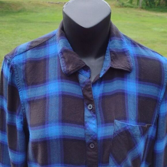 GAP Blue and Black Plaid Button Down Shirt Size Small - Picture 3 of 10